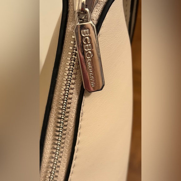 Elegant Beige BCBG Crossbody Bag - Picture 4 of 7